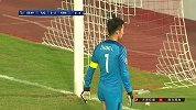 业余！王杰回传失误险些成乌龙 张鹭满脸写满了无奈