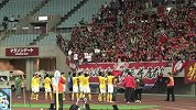 亚冠-14赛季-淘汰赛-1/8决赛-第1回合：广州恒大球员赛后谢场感谢客场助威的球迷-花絮