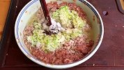 香酥肉饼这样做太香了，皮薄馅大又柔软又多汁，和面手法很关键