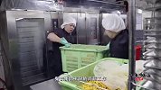 香港的这家餐厅，老板专用临期食材做盒饭，免费送给低收入人群