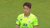 埃神潇洒马赛回旋过人 全北两人包夹放倒小熊