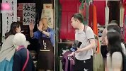 杭州有名的葱包烩，顾客排队也要吃，一口下去赞不绝口
