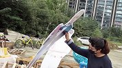 鹿晗公开恋情，女友不是我，只好做个笼子把他关起来
