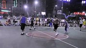 街球-13年-扣篮、穿裆引爆街场！骨头收集者领衔BallUp球员夜袭广东肇庆体育中心球场-专题