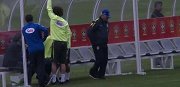 世界杯-14年-直击巴西训练 内马尔腿缠绷带步履蹒跚-新闻