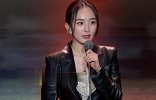 杨幂上台发表感言，有谁注意到她最后的弯腰弧度？打脸半个娱乐圈