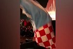 克罗地亚阿根廷双面球迷 现场换衣服的时已笑趴