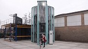 英国自行车大国，将自行车停放在空中，完美解决停车难