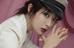 杨紫最新杂志大片，黑衬衫搭高腰牛仔裤，秒变摩登女郎