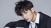 于正旗下男演员遭前女友威胁，转账记录引热议，于妈在线讨债