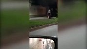 足球-17年-阿根廷主帅桑保利酒驾侮辱警察：你一个月才挣多少？-专题
