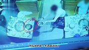 女子吃自助餐将剩菜倒进邻桌锅里，知情者：故意的，倒完还在笑