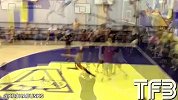 街球-15年-俄罗斯18岁扣篮小将Kroha飞越三人胯下扣篮和双腿下换手扣篮-专题
