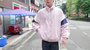 他日复一日坚守与女友的约定，值得佩服！男人的承诺重千金！