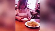 盘点全网不干人事的几位神人，给河马吃整个榴莲，老婆上wc给送饭去