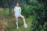 时尚设计师助威英格兰 青春活力玉腿修长