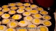 良心阿姨夜市卖小吃，买10串送2串，顾客一次买20串嫌不够吃
