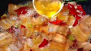 天冷的时候给家人做一锅白菜猪肉炖粉条吧，暖心又养胃