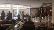 直击揭幕战赛前媒体服务点 全球记者汇聚工作人员忙碌接待