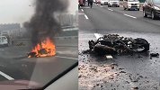 京开高速追尾摩托车燃起大火被烧成废铁 骑手抢救无效死亡