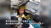 男子扮孙悟空被小朋友疯狂投喂，想吃板面竟真的被送来，网友：他还点上了