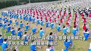 清明节前夕，四川通江学生为烈士墓碑描红，缅怀革命先烈