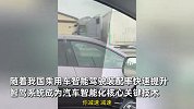 小米车主被曝驾驶中睡着，双手离开方向盘，路过司机连忙减速避让