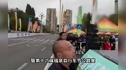 自行车赛选手骑车小便遭直播，网友怒批参赛选手，圈内人士：正常