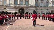 白金汉宫国家军乐团演凑 It'sComingHome为英格兰加油