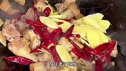 农家土豆烧鸡做法，土豆软烂入味，鸡肉鲜香滑嫩，家常味十足