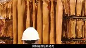 揭秘培根制作过程，先给猪肉注射几十种调料，再淋上一层熏液