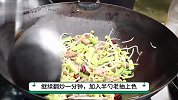 即将失传的“河南老式炒面”，生面条直接上锅炒，很多人还不会做