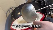 黄瓜和牛肉一起炒简直是绝配，做法特别简单，清脆滑嫩有滋味