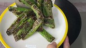 “烧椒猪肝”的家常做法，麻辣干香，下酒好菜