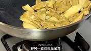1根素鸡，配2个青椒，简单一炒，就是一道美味可口的下饭菜