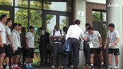日本U19为老大哥践行 小将与吉田麻也谈笑风生