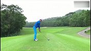 前男篮国手王仕鹏打高尔夫放松 这动作一看就是专业的