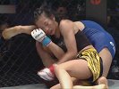 韩国姑娘长得可爱打起比赛丝毫不弱于男拳王，上来铁拳对攻顶着打
