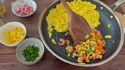 大家都是炒饭，凭什么加个菠萝就能火速出圈