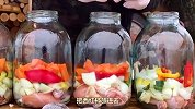 小火煨罐罐鸡，面包沾着鸡汤，好味道让你停不下来