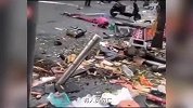 1死3伤！女子驾车失控撞上路边多名摊贩，现场一片狼藉