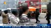 成都女子特警队亮相 现场展示擒拿技术