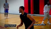 街球-14年-Garner_Road公开赛：Aaron_Rountree&Julian_Gamble恐怖单手隔扣对飙-专题