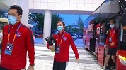 重庆全队抵达球场 张外龙：球队场上攻守越来越平衡