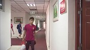 双方球员抵达球场 中国U19迎战强敌陶强龙受关注