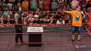 WWE-17年-RAW第1266期：罗门签约仪式舌战塞纳 掀桌怒怼大飙脏话-花絮