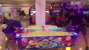 亚冠-17赛季-回家跪搓衣板！ 高拉特跟媳妇玩桌上曲棍球竟然不放水-专题