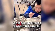 男子耗时3年“手搓”不锈钢航母模型，不仅能开火下海，搭载的飞机还可以起飞！