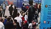 素质低！英格兰球迷涂画莫斯科雕像 被警方处罚3000卢布