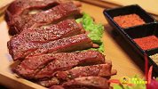 一家只能用手抓的餐馆 体验原始部落生活